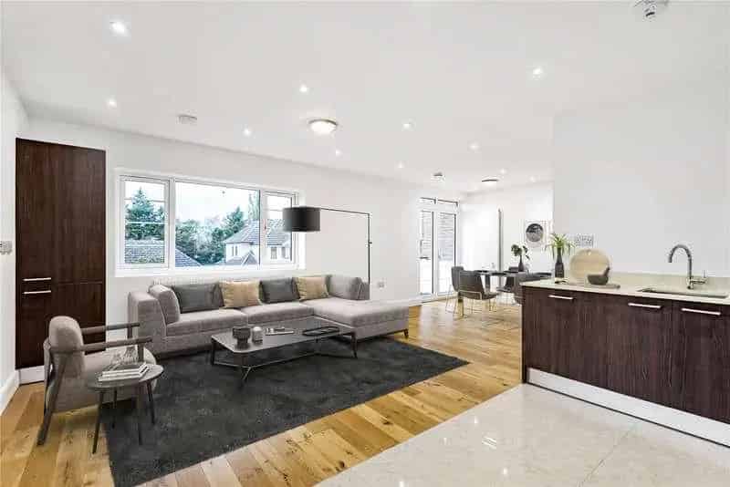 1 Bed Flat for Sale in Iver - Stylish Apartment with Parking