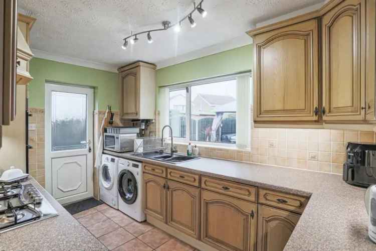 4 Bedroom Family Home with Sun Room and Integral Garage