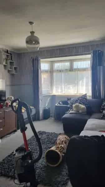 2 Bedroom Flat Ipswich Own Garden Parking Freshly Decorated