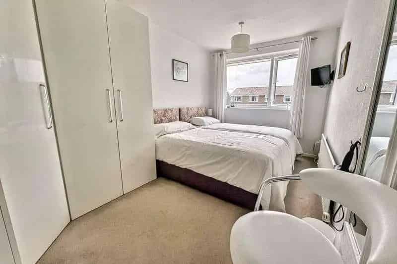 2 Bed First Floor Apartment with Garden and Garage