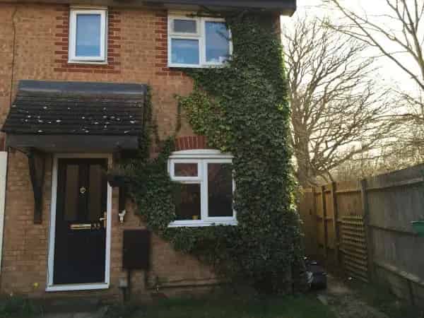 2 Bed Semi Detached House Near Gatwick Airport