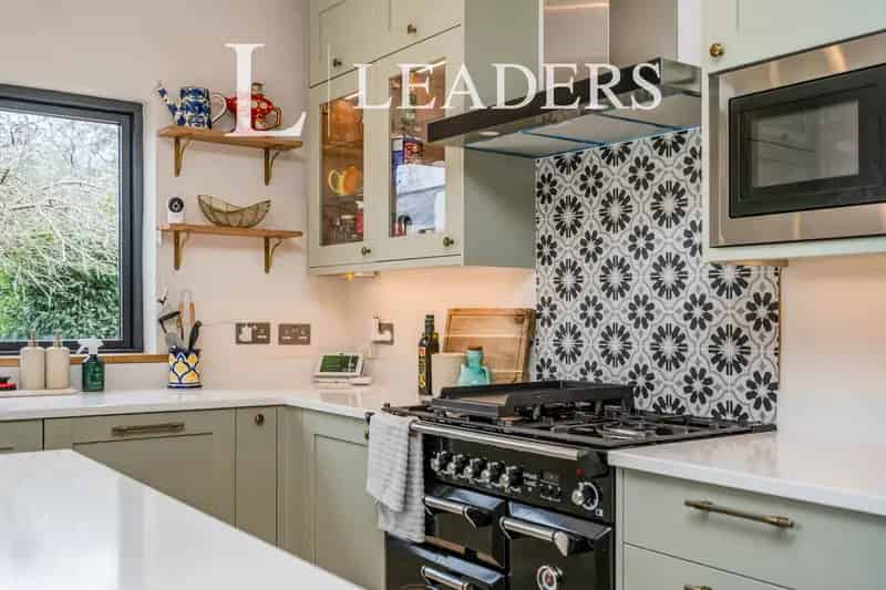 45 Bedroom Detached House Near Amenities