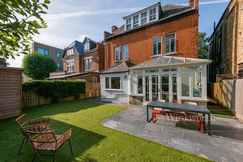 2 Bedroom Flat London - Period Conversion Garden Extension Potential