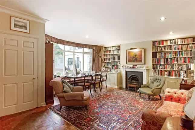 Detached House for Sale in Earls Court SW5