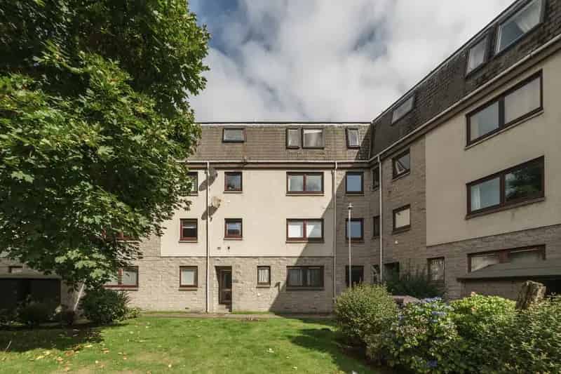 2 Bedroom Top Floor Apartment for Sale in Bucksburn Aberdeen