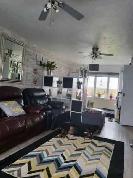 Large 4 Bed House with Wet Room Garage Wheelchair Access