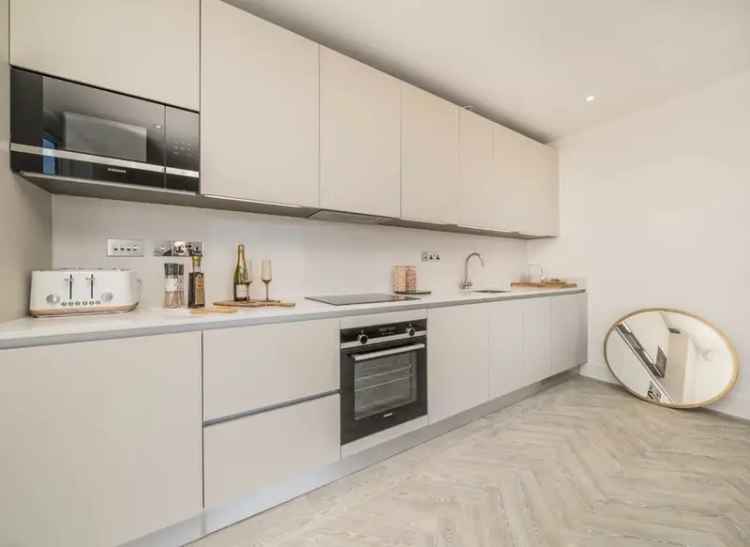 Luxury 2-Bedroom Apartment in Kew Near Richmond