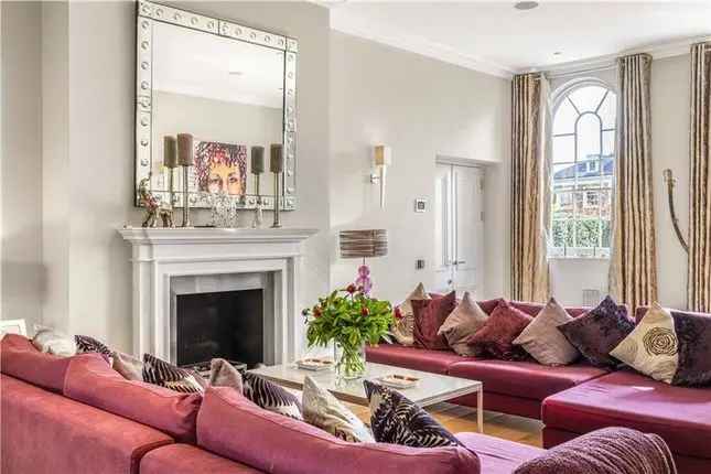 Detached House for Sale in Castelnau Barnes London SW13