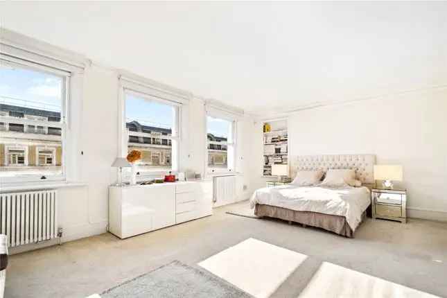 Flat to rent in De Vere Gardens, Kensington W8