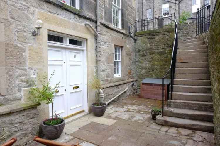 2 Bedroom Apartment to Rent in Edinburghs New Town