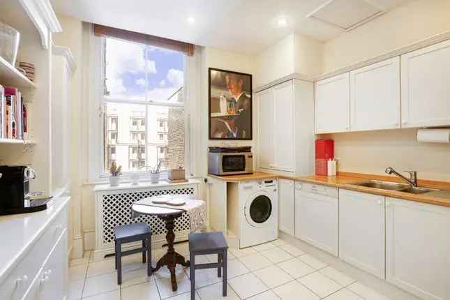 Flat for sale in Ennismore Gardens, Knightsbridge SW7