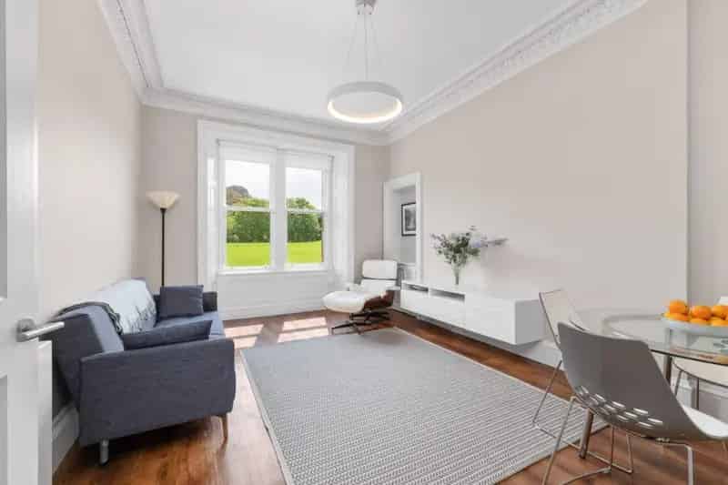 3 Bedroom Flat for Sale near Holyrood Park