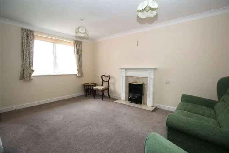 1 Bed Flat for Sale Modern Kitchen Fitted Wardrobe Communal Parking