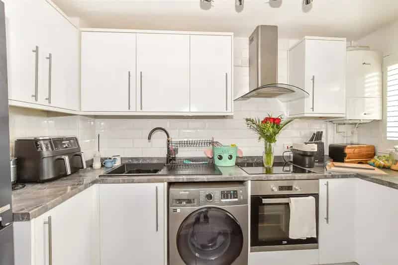 2 Bedroom Terraced House For Sale Near Amenities