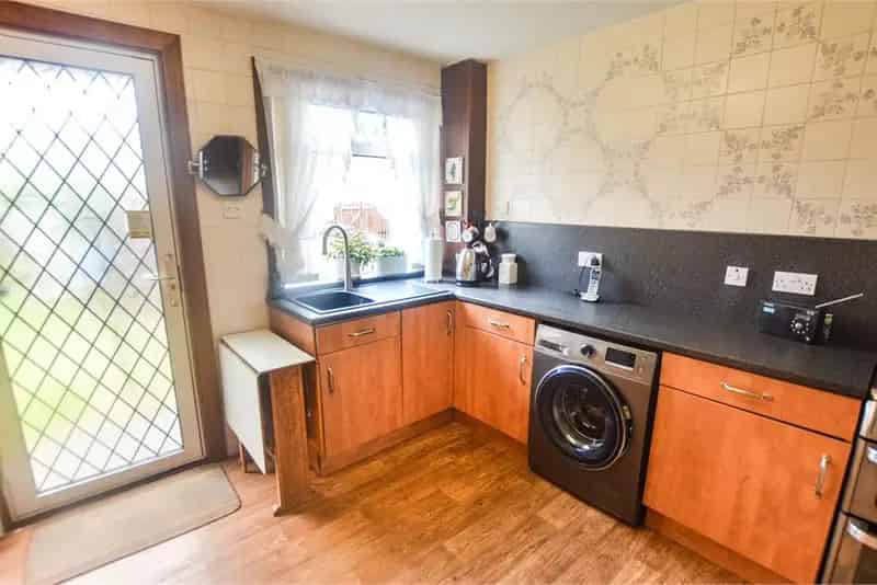 3 Bed Terraced House with Garden and Sheds