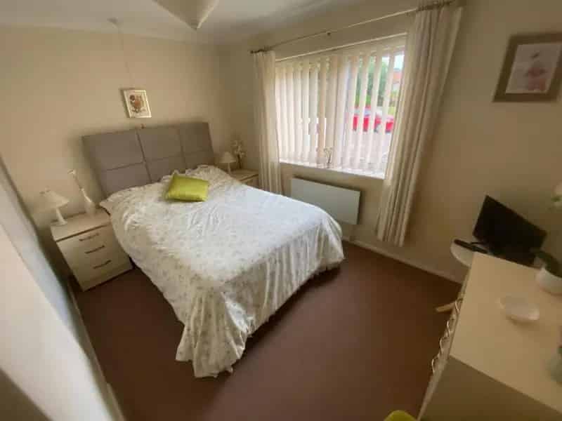 2 bed flat for sale