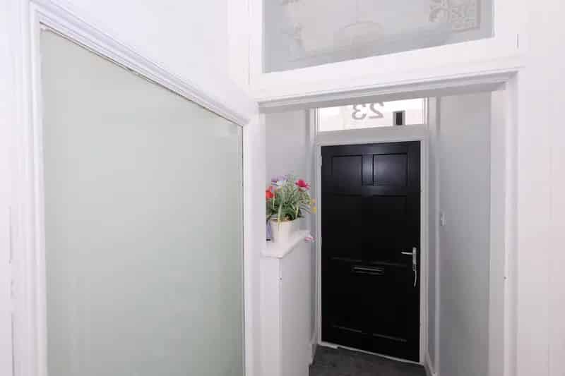4 Bedroom Double Upper Flat with Garage and Private Garden