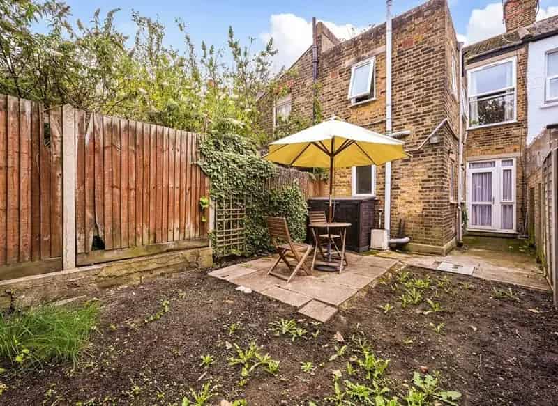 One Bedroom Period Conversion Apartment Near West Ealing