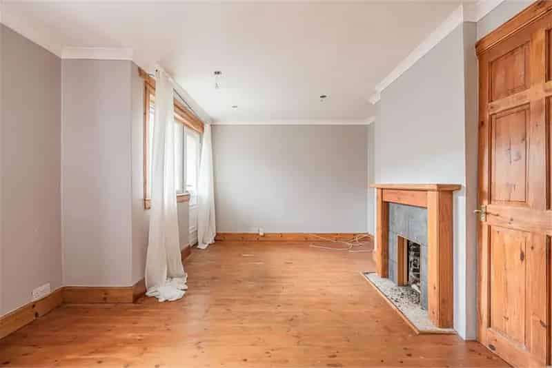 2 Bed Flat First Floor 1 Reception Room