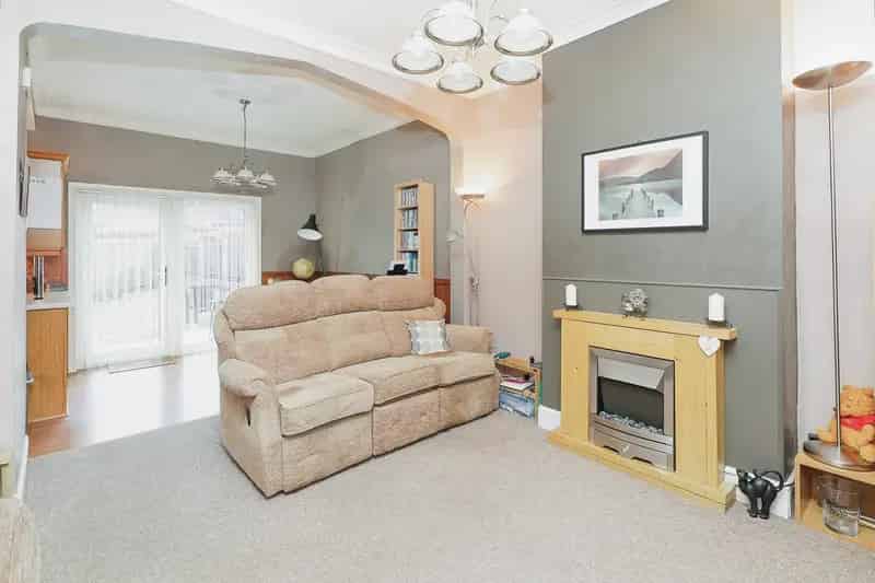 Semi Detached House Coleshill Birmingham Two Double Bedrooms Extended Garage