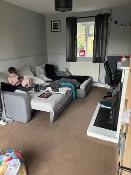Large 2 Bed House with Driveway and Garden