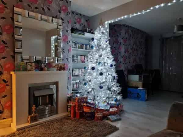 3 Bed Semi-Detached House Large Garden Near Town Centre