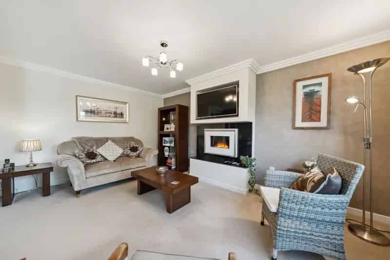 Luxury 2-Bedroom Apartment in Newlands
