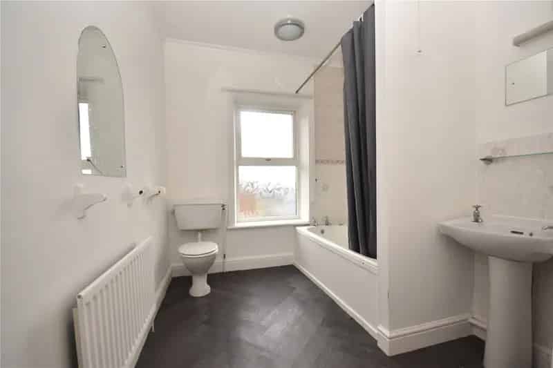 Morley Town Centre Back to Back House with Garden