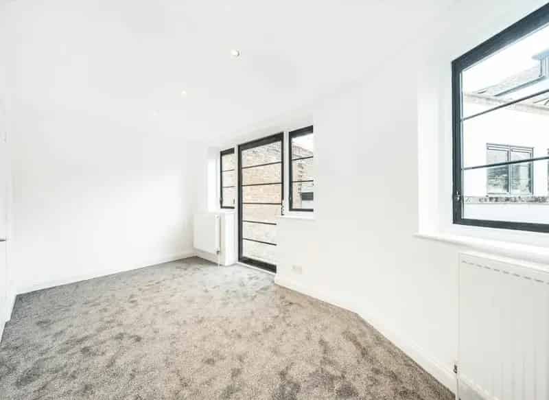 3-Bedroom Townhouse Near Putney Heath Roehampton Lane