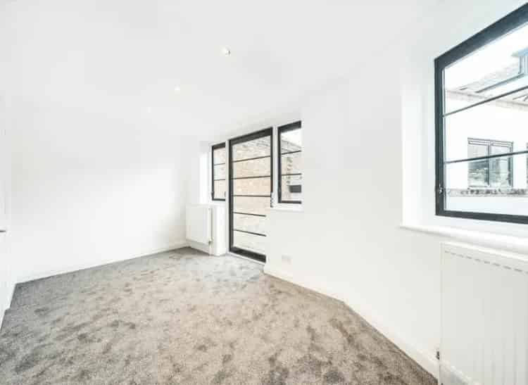 3-Bedroom Townhouse Near Putney Heath Roehampton Lane