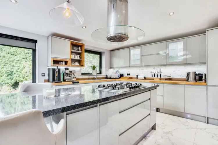 3 Bedroom Detached House Wakefield West Yorkshire WF2