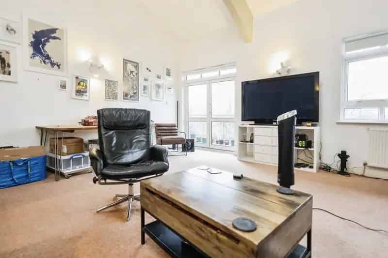 2-Bedroom Apartment in Moseley's Britannic Park