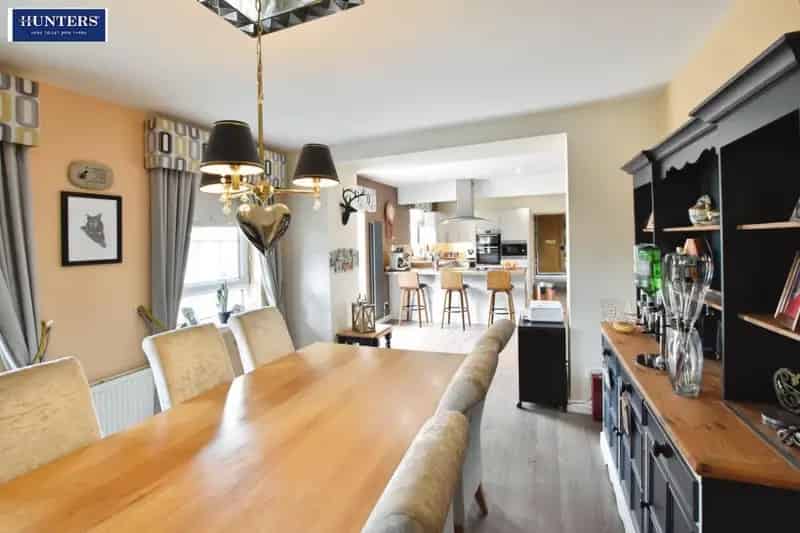 4 bedroom House
 For Sale 
Total Size: 1733 SQ FT
