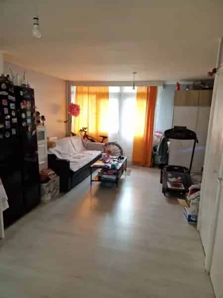 Family Home near Tram Station Park Schools