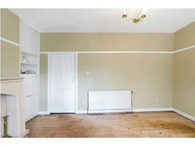 3 Bedroom Flat for Sale Near Queen Elizabeth University Hospital