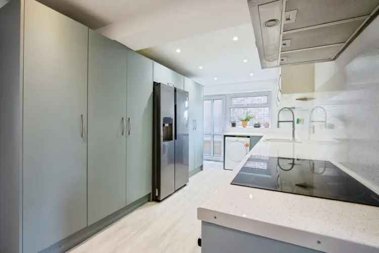 Four Bedroom Detached House in Pinders Heath Wakefield