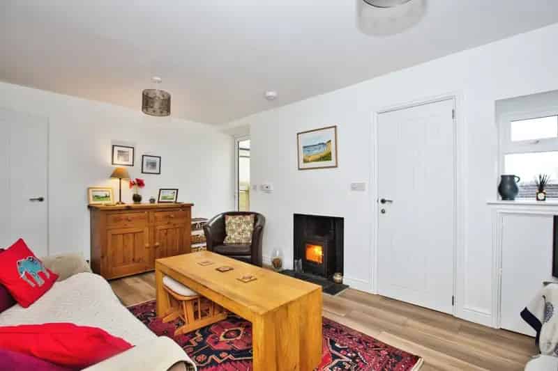 3 Bed 2 Bath House with Garden and Parking