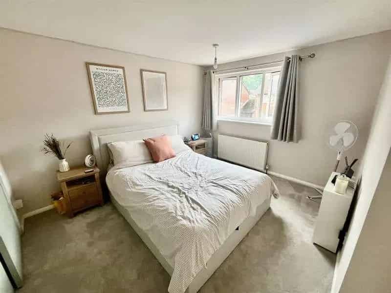 3 Bed House for Sale Near Town Centre