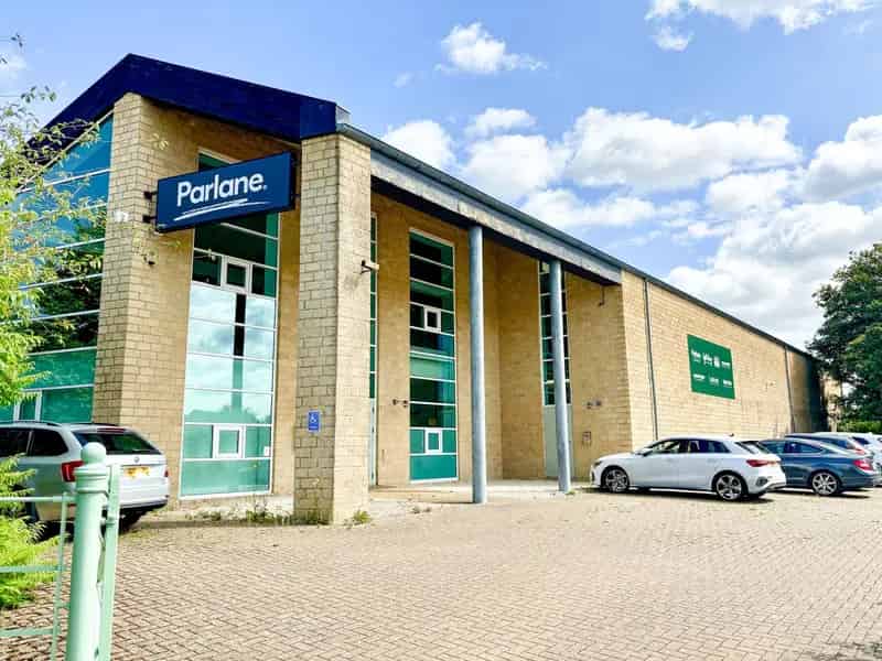 Warehouse Unit with Showroom and Offices