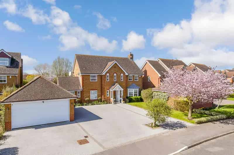 4 Bedroom Detached House with Double Garage and EV Charging
