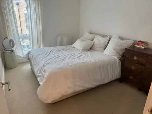 2-Bed Flat New Malden Private Parking Close to Richmond Park