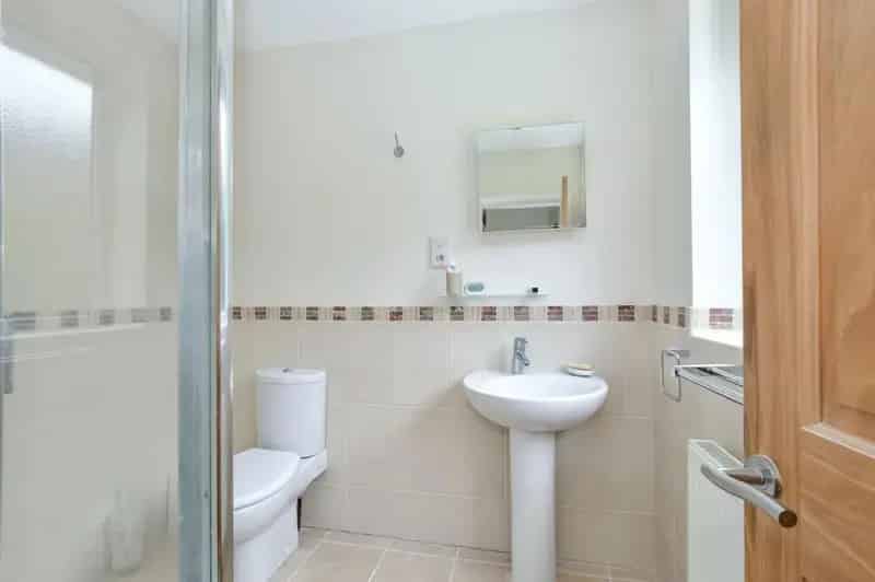 4 Bed Semi-Detached House Near Whippendell Woods