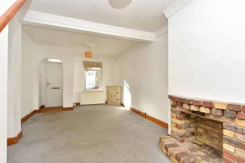 3 Bedroom Terraced House Near London Victoria - Commuters & Families