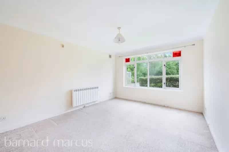 Spacious 1 Bedroom Apartment in New Malden - No Onward Chain