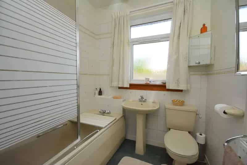 Modern Chalet Bungalow Larbert Broomage Park Large Garden Garage Home Office