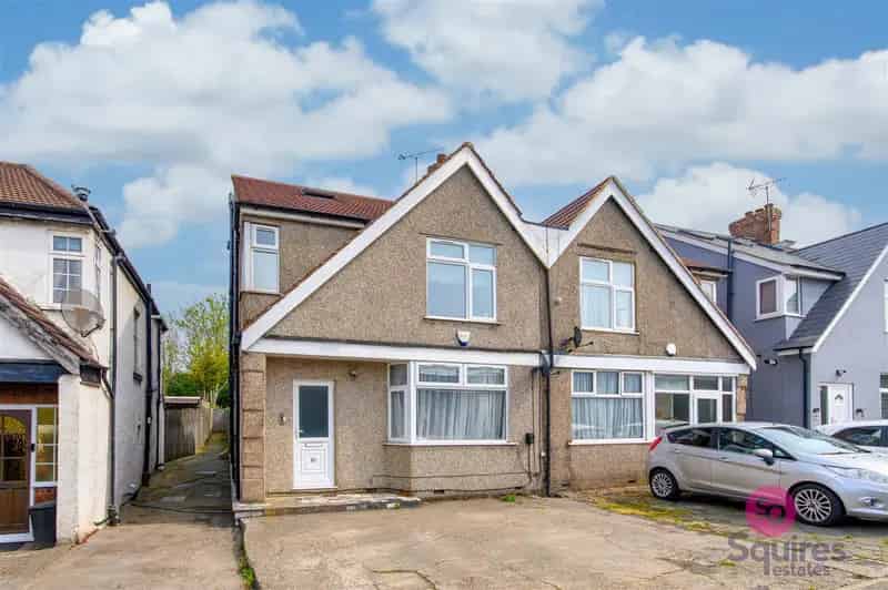3 Bedroom Flat House to Rent Chain Free 915 sq ft