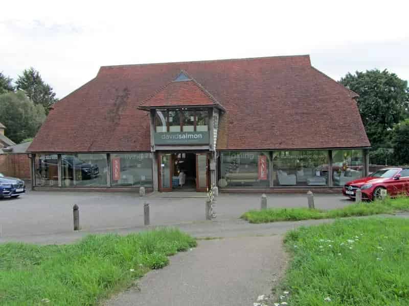 Retail Office Building To Let 4357 sq ft Parking Oak Beams