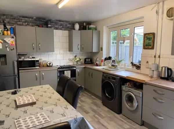 3 Bed End Terrace House Huge Garden Near Schools