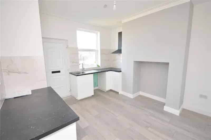 Four Bedroom Terrace House Near M62 and M1 Motorways