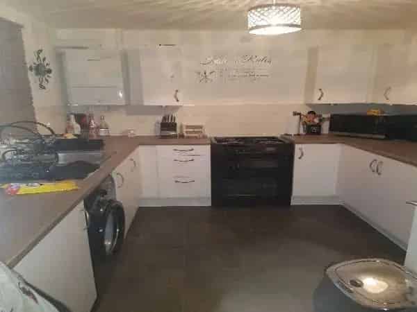 3 Bedroom Semi-Detached House with Garage and Parking